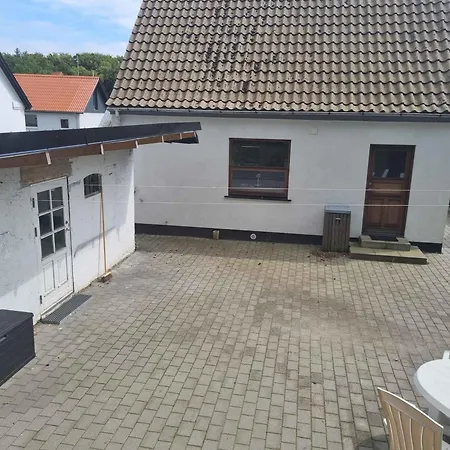 Enjoy The Charming Townhouse Close To The 别墅