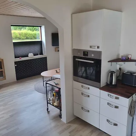 Enjoy The Charming Townhouse Close To The