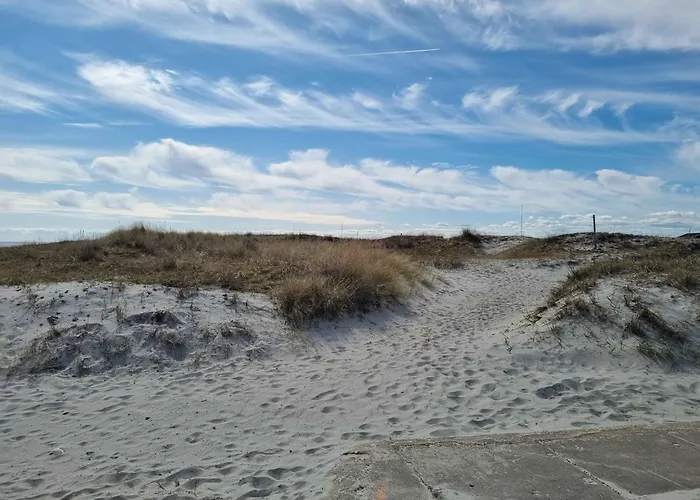 Enjoy The Charming Townhouse Close To The 别墅