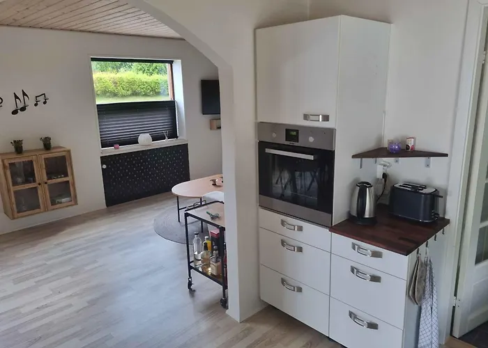 Enjoy The Charming Townhouse Close To The